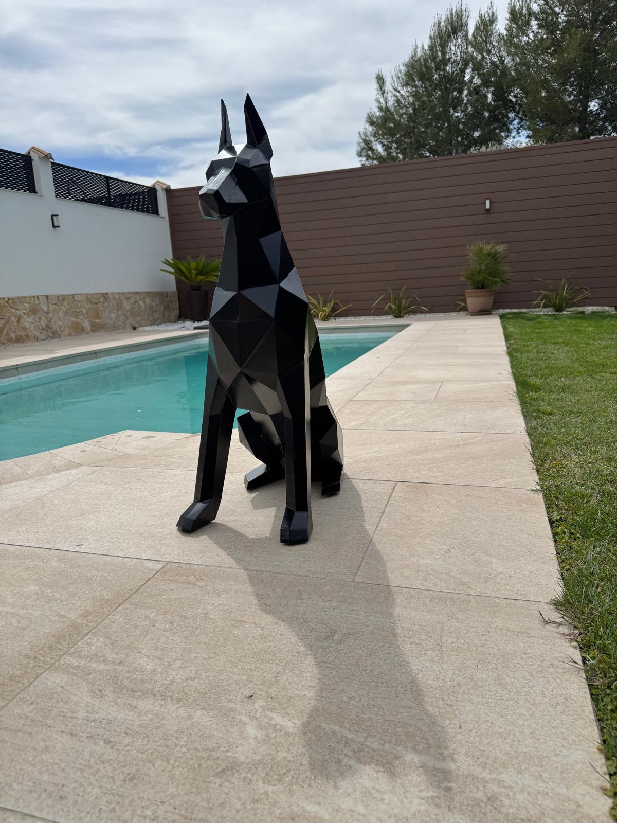 Escultura de Doberman en acero por Toni Torres